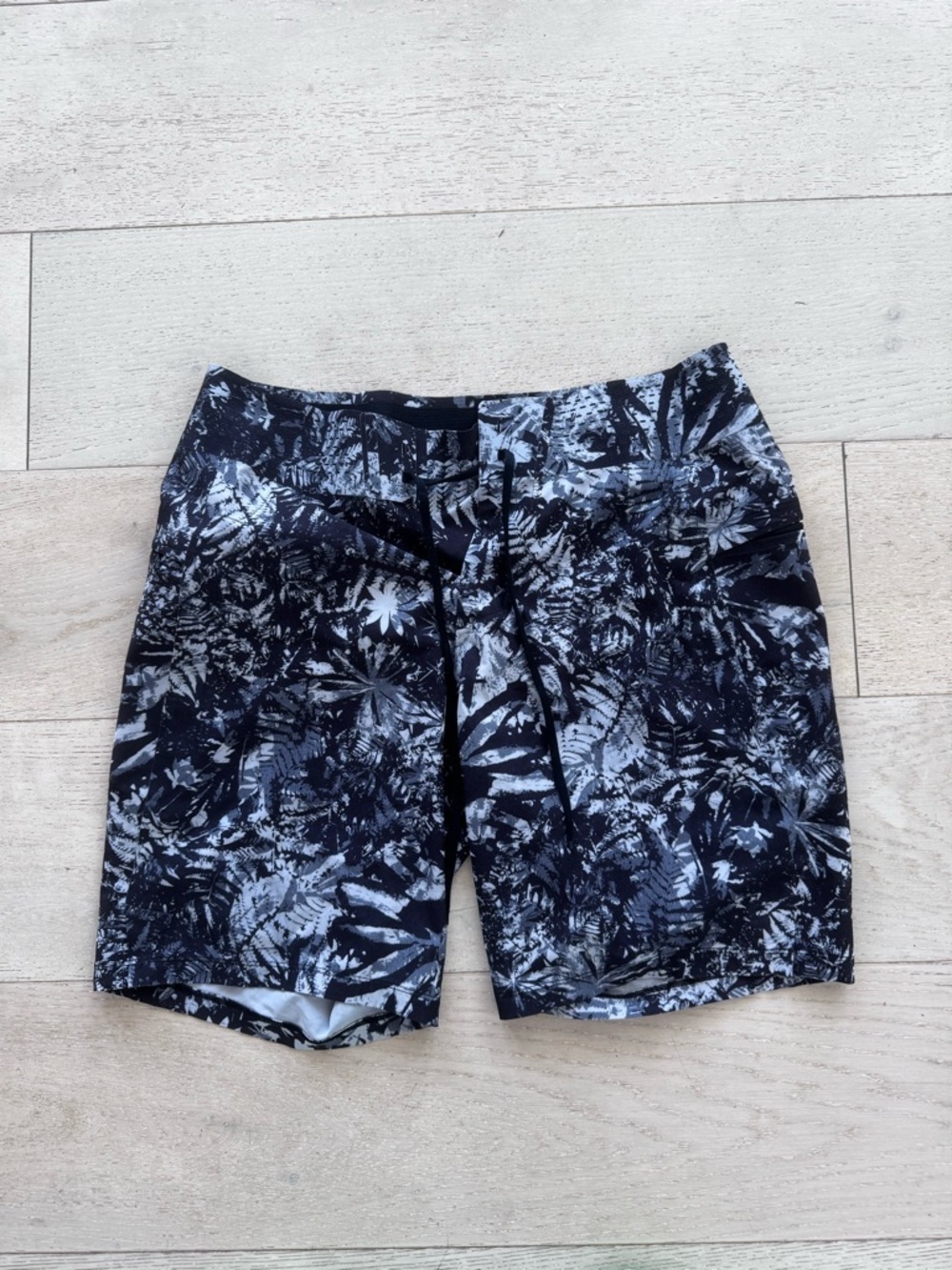 Lululemon Shorts Mens Current State Board LN 30